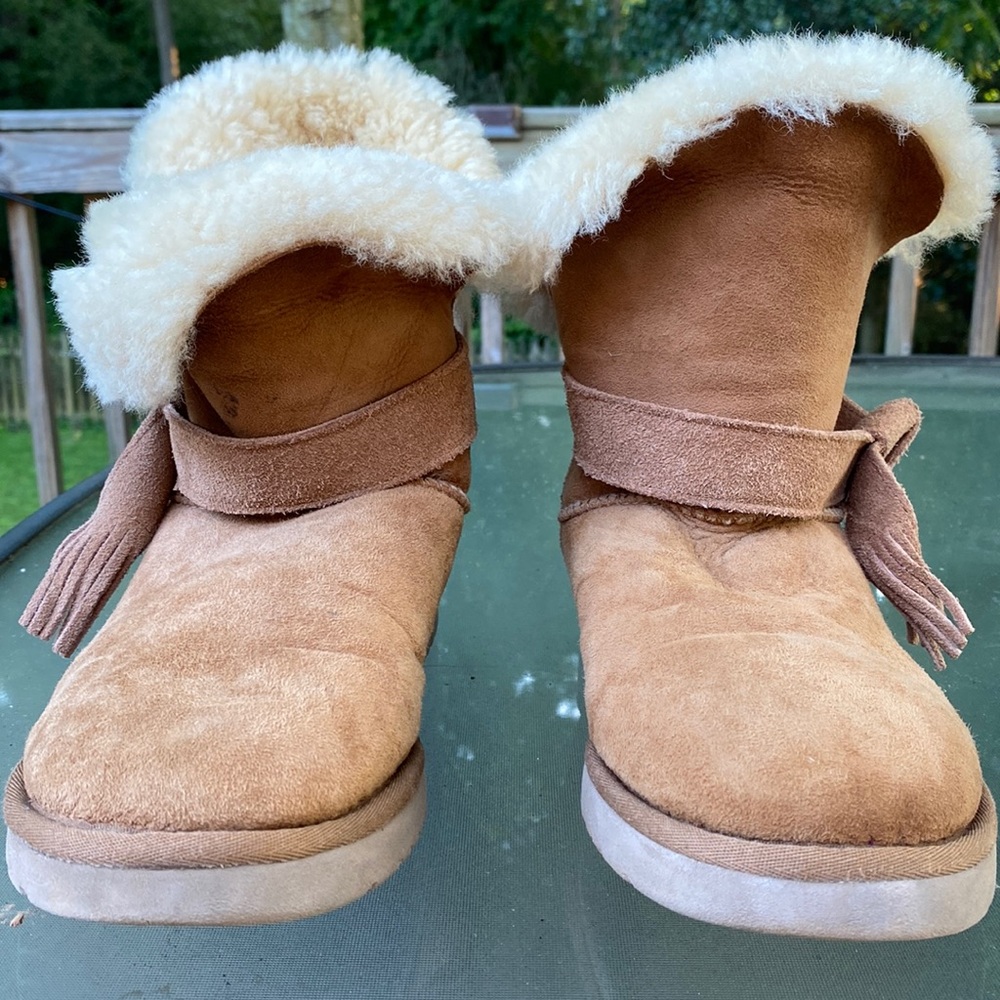 Ugg boots, tan, size 8 women, good condition